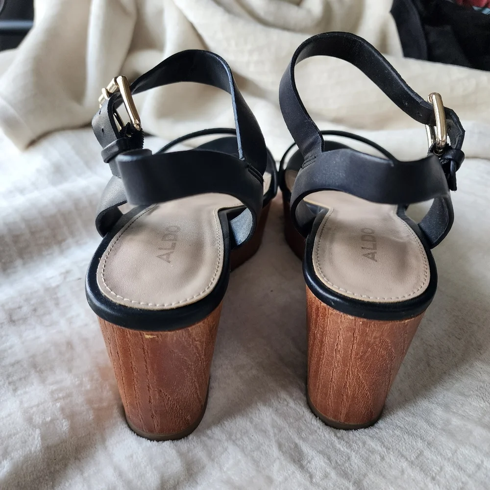 EUC ✅️ Wedge Sandal - Picture 3 of 5